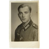 Portrait photo of a Wehrmacht pioneer in a tunic with a dark green collar